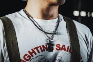 Read more about the article Trendy Necklaces for Modern Men